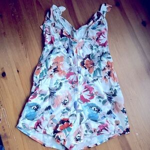 Shore floral romper size Xs nwot